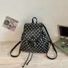 Mochila minimalista de estilo coreano de gran capacidad con lunares en contraste, elegante mochila casual de nicho de moda para estudiantes universitarias