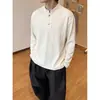 En stock: Nuevo modelo de otoño 2026, camiseta de hombre texturizada deconstruida con cuello Henry, sudadera casual para jóvenes, prenda base de manga larga