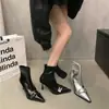 Botines de tacón alto de aguja negros delgados de alta gama de Hong Kong, botines cortos de punta fina, botas de mujer para el verano 2026