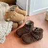 Botas de Couro Forradas com Pelúcia para Crianças 2026 Chegada Nova de Outono Botas Curtas para Meninas Estilo Fivela de Metal para Meninas Botas com Solado Macio Sapatos Casuais Individuais