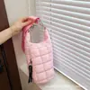 Bolso Pequeño Cuadrado Nuevo para Exteriores Transfronterizo, Bolsa de Algodón Rellena para Botella de Agua, Bolso Cruzado Deportivo Versátil, Bolso para Teléfono con Ranura para Tarjeta de Hombro Único para Mujer