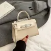 Bolsa Kelly de Mão com Padrão de Crocodilo para Mulheres, Bolsa de Ombro Retro Europeia e Americana, Bolsa Transversal com Design de Nicho para Mulheres, Bolsa Quadrada Pequena para o Dia a Dia