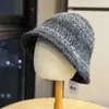 Nuevo sombrero de pescador de punto a rayas degradadas de otoño e invierno para mujer, sombrero de cubo de lana colorido, sombrero de cubo de bloqueo de color de moda estilo coreano