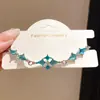 Estilo forestal, fresco y elegante, pulsera con colgante de rombo incrustado de diamantes, pulsera de mano de alto valor para mujer, lujo ligero, sensación de alta gama, joyería para la mano