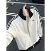 Moletom atlético listrado branco para homens, cardigã texturizado canelado de outono, jaqueta baseball estilo americano com gola alta