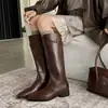 Botas de Caballero Estilo Británico Piel de Vaca Completa Hebilla Pequeña 2026 Invierno Tacón Medio Grueso Punta Cuadrada Pequeña Piel Genuina Caña Alta Botas Largas Mujer 41