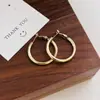 Anel clássico! Brincos Argola com Pigmento Prata Super A Brincos de Menina Quente Europeus e Americanos Brincos Elegantes Simples Estilo Frio
