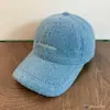 Boné de Baseball Estilo Coreano Simples Cor Sólida Bordado de Letras Forrado com Lã de Carneiro Macio Confortável Versátil Coroa Profunda Aba Larga