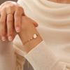 Joyería al por mayor nueva pulsera de acero de titanio para mujer moda nicho diseño versátil sentido circonita concha joyería de acero inoxidable
