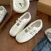 Zapatos Blancos Transpirables Súper Elegantes de Verano 2026, Suela Fina Plana, que Aumentan la Altura, Versátiles, Zapatillas Ligeras, Zapatos Deportivos y Casuales para Mujer