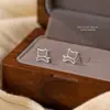 Brincos de Gato Frescos e Fofos para Mulheres Prata Esterlina S925 Estilo Floresta Pequenos Simples Vazados Prata Pura Brincos de Estudante Atacado