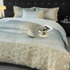 Ropa de cama europea de fábrica de alta gama de lujo ligero 60 algodón australiano suave para la piel cuatro piezas funda de edredón bordada en relieve sábana gorro de cama