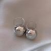 Fever Pendientes de Bola Dorada Mismo Estilo Diseño Nicho Vintage Accesorios Simples para las Orejas Moda Elegante Hebilla para la Oreja de Celebridad de Internet para Mujer