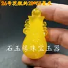 Cera de abeja al por mayor fluorescente flotante agua salada mango de cera de abeja colgante Hu cera de abeja color amarillo aceite de pollo colgante Buda Guanyin cabello de cera de abeja vieja