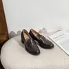 Nuevos Mocasines Elegantes Versátiles de Tacón Alto para Primavera y Otoño, Estilo Británico Retro, Tacón Grueso, Aumentadores de Altura, Slip-On de Cuero para Mujer