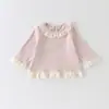 Camiseta Básica Tendência e Versátil para Bebês e Crianças Pequenas, Novo Estilo Primavera 2026, Camiseta de Manga Longa Estampada com Acabamento em Renda para Bebês Meninas, Classe a