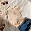 Regata de algodão jacquard classe A com renda de orelha de madeira, estampa de desenho animado, nova para o verão de 2026, camiseta para bebê