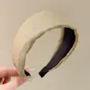 Nueva diadema de ala ancha 2026 para mujer, diseñada para levantar la línea del cabello y mantener el cabello en su lugar mientras te lavas la cara, con un estilo retro adecuado para otoño e invierno, y ofreciendo un aspecto sofisticado