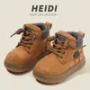 Botas Martin Infantis 2026 Primavera e Outono Novo Estilo Botas Curtas para Meninos Retro Britânico Botas de Couro para Meninas Sola Macia Sapatos de Bebê Unitário