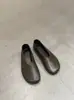 Versión de piel de oveja Estilo minimalista zapatos planos cómodos sin cordones de punta redonda para abuela 2026 nuevos zapatos versátiles de suela plana para el día a día