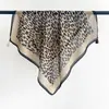 Pañuelo pequeño cuadrado de algodón y lino color marrón estilo Maillard para mujer, estilo nuevo, elegante y versátil, pañuelo decorativo para la cabeza, diadema, pañuelo de cuello, accesorio para la cintura