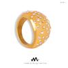 Anillo de estilo británico retro con personalidad de nicho, de cara ancha, ligero, de lujo, elegante, con diseño de diamantes, de acero de titanio chapado en oro.