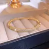 Pulseira Europeia e Americana Cruz Cheia de Estrelas Feminina Nicho Versátil Trabalho Zircônio Pulseira Design Personalizado Senso de Mão Joia Atacado