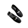 Novos mocassins vintage de fivela de metal para mulheres, primavera de 2026, bico redondo, salto grosso, calce fácil, sapatos de couro da moda baixos