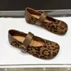 Zapatos Mary Jane planos de estilo francés para mujer, nuevo modelo verano 2026, adecuados para combinar con faldas, mocasines de suela blanda para mujer