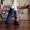 Bota casual de nicho con plataforma alta y diseño de pernera de pantalón, otoño 2026 botas casuales cómodas versátiles de moda con pernera de pantalón