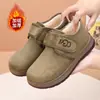 Botas de nieve de suela blanda para mediana edad y ancianos, nuevo estilo de invierno con engrosamiento de forro polar para abrigar, zapatos de algodón para madre, antideslizantes, slip-on, zapatos de algodón para mujer