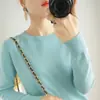 Blusa de manga comprida de algodão puro, cor sólida, com gola redonda pequena, para mulheres. Macio, suave para a pele e perfeito para o uso diário e o trajeto para o trabalho.. Uma blusa de malha básica