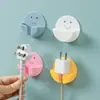 Gancho Adhesivo Multifuncional para Enchufes, Adhesivo Fuerte, Sin Perforaciones, Organizador de Cable de Alimentación, Soporte para Enchufe de Pared de Cocina