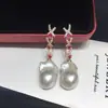 Aretes de Perla de Cola de Pez de Agua Dulce Natural para Mujer, Moda Vintage Cruz Zirconia Roja Perla de Zhejiang para Mujer Venta al por Mayor
