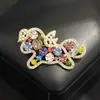 Broche de Pegaso Pequeño de Cristal Colorido Lindo y Divertido Pin de Pony Animal de Nicho de Alta Gama Anti-Exposición para Mujeres