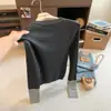 Suéter de Tricô Feminino 2026 Outono/Inverno Cor Contrastante Única Gola Redonda Manga Longa Camada Interna Camada Base Top