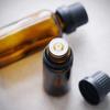 Venta al por mayor, botella de aceite esencial marrón, cosméticos oscuros, esencia embotellada, botella con tapón de gota de cabeza grande, botella de muestra pequeña de 100 ml