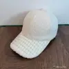 Gorra de Béisbol Gruesa Versátil de Lana de Cordero para Mujer de Invierno con Visera a Cuadros y Elegante Gorra de Felpa con Pico de Pato