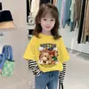 G2525 # Camiseta de Manga Larga para Niña Primavera 2025 Estilo Nuevo Súper Elegante y de Moda para Bebés Niñas, Ropa Interior Base Falsa de Dos Piezas para Niños.