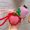 Llavero Colgante Adorno de Cuero de Fruta a Cuadros de Tela Original Colgante Creativo para Llavero Muñeca Pequeña Venta al por Mayor