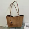 Otoño Invierno 2026 Nuevo Bolso Tote de Hombro Único para Mujer de Alta Gama, Gran Capacidad, Moderno, Versátil, Tendencia