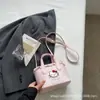 Bolso de Mano Pequeño con Adorno de Encaje Dulce para Mujer 2026 Nueva Moda Bolso Canasta Cubo Bolso Cruzado Versátil de Verano