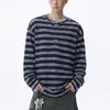 Camiseta Henley de manga larga a rayas blancas y negras con botones de cuerno, unisex, top casual tipo polo americano relajado y perezoso