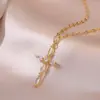Colar Feminino Colorido Zircônia Joias Design de Nicho Pingente Cruz Completo em Diamante Colar Corrente de Clavícula em Aço Inoxidável