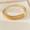 ¡Montura densa de diamantes! Pulsera con cierre rectangular hueco de circonita, estilo de lujo ligero francés, joyería de diseño nicho