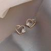 Aretes de perlas con temperamento coreano francés de aguja de plata 925, aretes de alta gama, aretes de flor de amor que combinan con todo para mujer al por mayor
