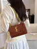 Bolsa Pequena de Couro Patente Estilo Francês de Luxo Leve para Mulheres, Novo Modelo 2026, Bolsa de Ombro com Corrente Texturizada Versátil, Bolsa Quadrada Pequena de Ombro, Bolsa Transversal