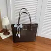 Bolsa Tote Retrô de Grande Capacidade 2026 Novo Estilo Tendência Moda Cor Sólida Bolsa de Ombro Único Temperamento Casual Bolsa para Trabalho e Deslocamento