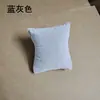Caja de reloj para venta al por mayor, almohada pequeña para caja de joyería, interior de franela, almohada pequeña, bolsa de almohada de cuero PU, expositor de pulseras, bolsa de algodón de seda