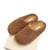 Pantufas peludas quentes e grossas com forro de fleece para aumentar a altura para mulheres, novo estilo outono 2026, pantufas de algodão versáteis com plataforma, fechadas, para uso externo
